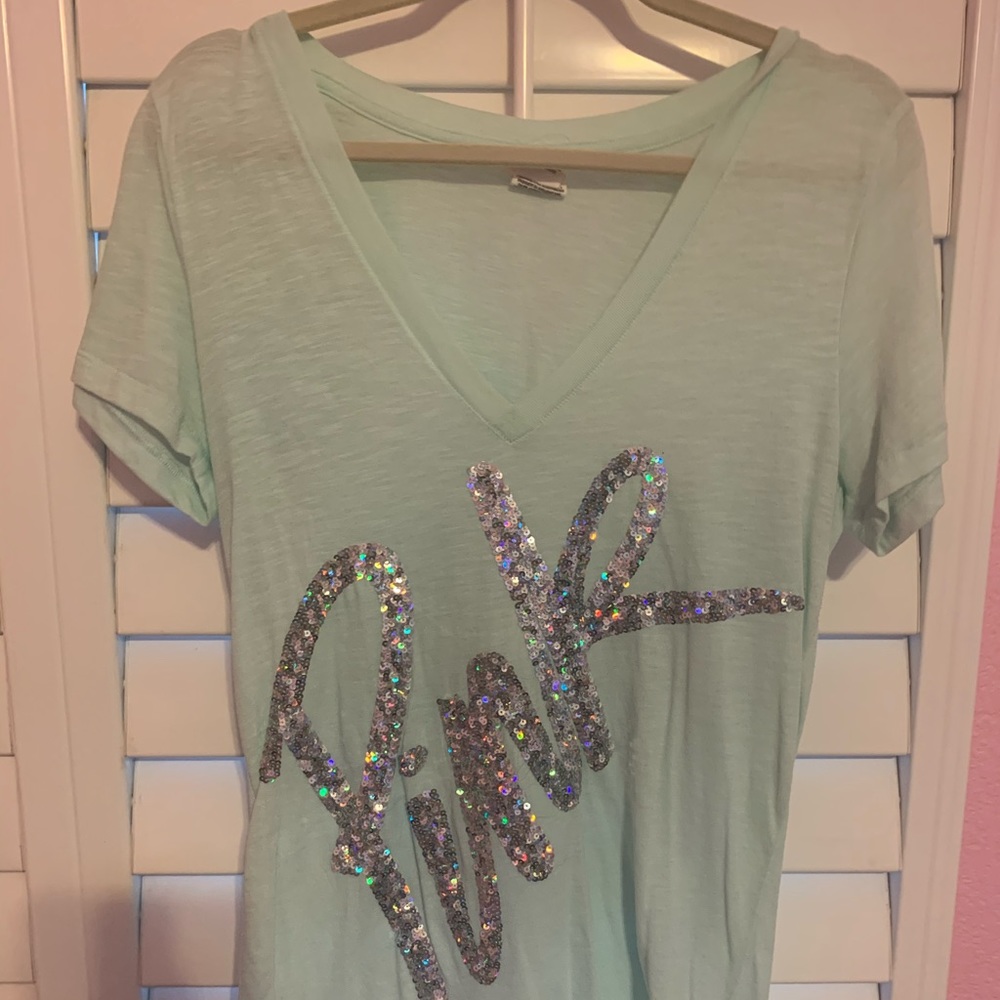 PINK Victoria’s Secret Vneck T-shirt size Large